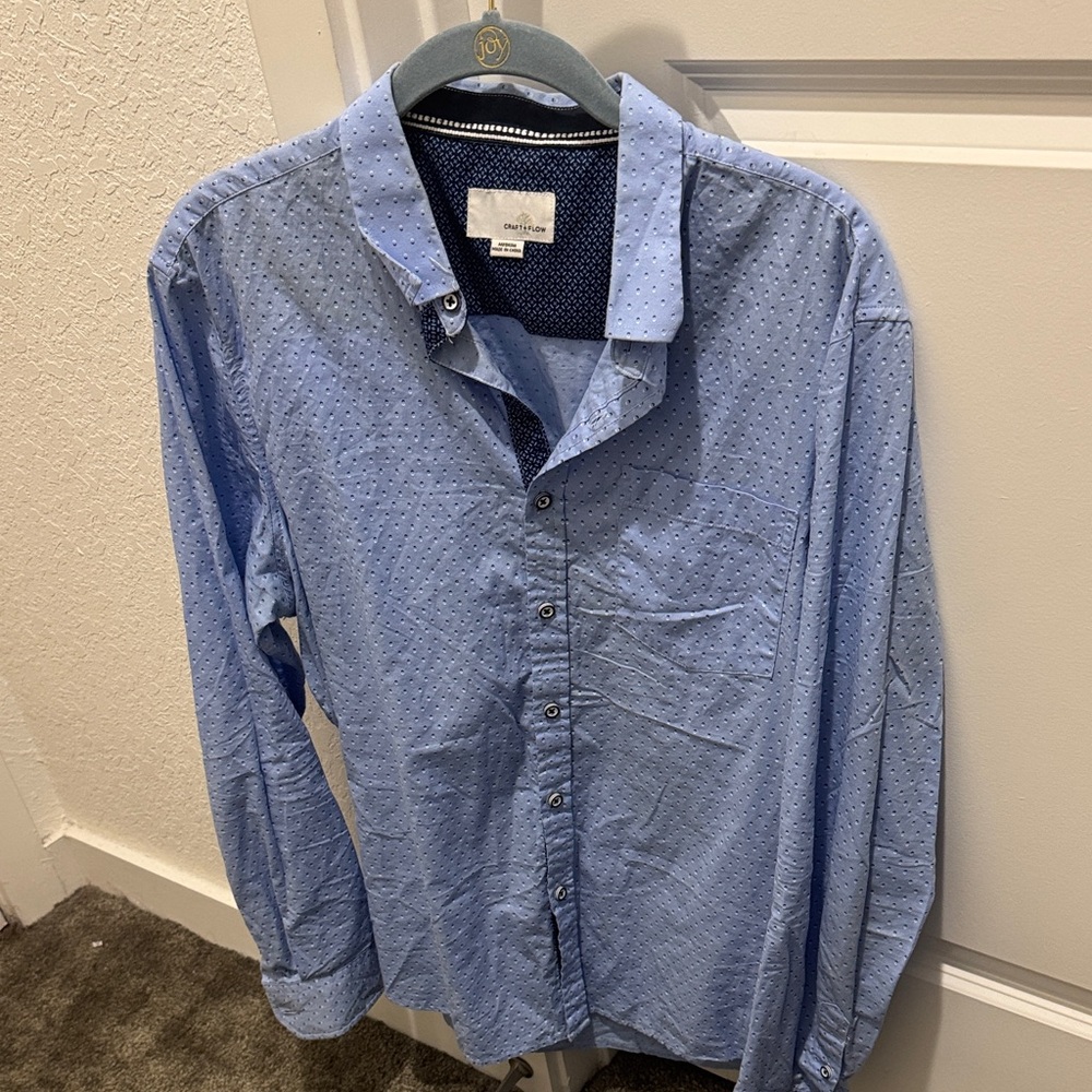 Elegant Light Blue Men's Shirt with Polka Dots